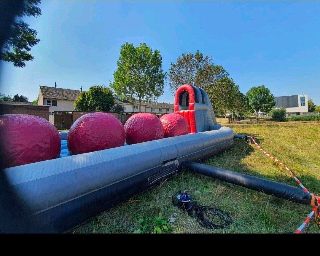 wipe out baan springkussen stormbaan hindernisbaan te koop b, Ophalen of Verzenden