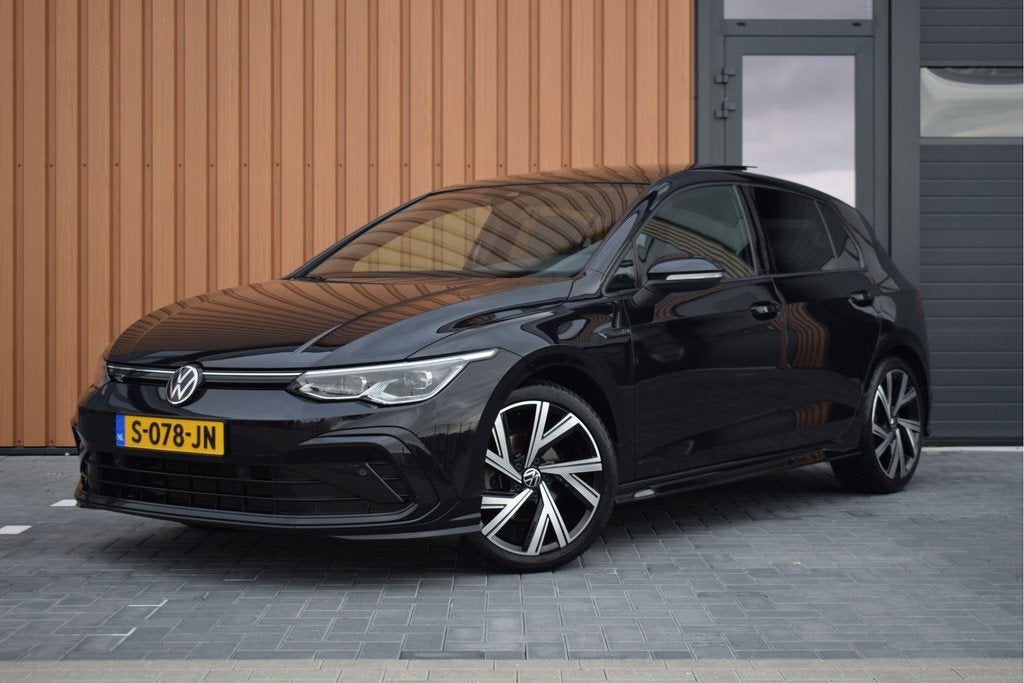 Volkswagen Golf 1.5 eTSI 150pk DSG R-Line | Pano | IQ-light, Auto's, Volkswagen, 4 cilinders, 150 pk, Zwart, Automatische klimaatregeling