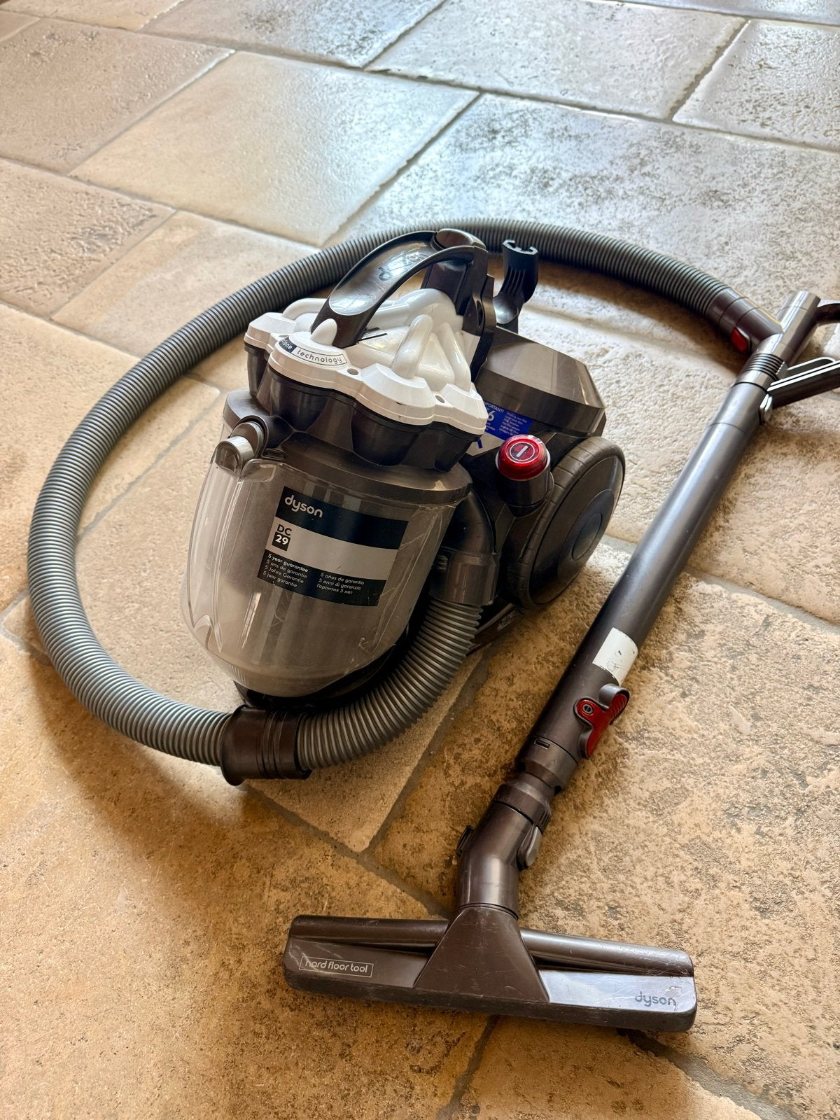Dyson DC29 stofzuiger voor onderdelen met accessoires