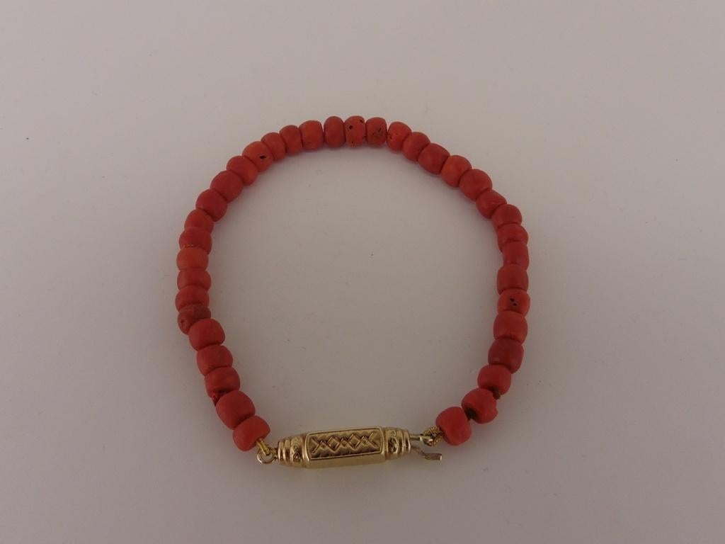 Bloedkoralen armband met gouden slot                     D20, Sieraden, Tassen en Uiterlijk, Antieke sieraden, Ophalen of Verzenden