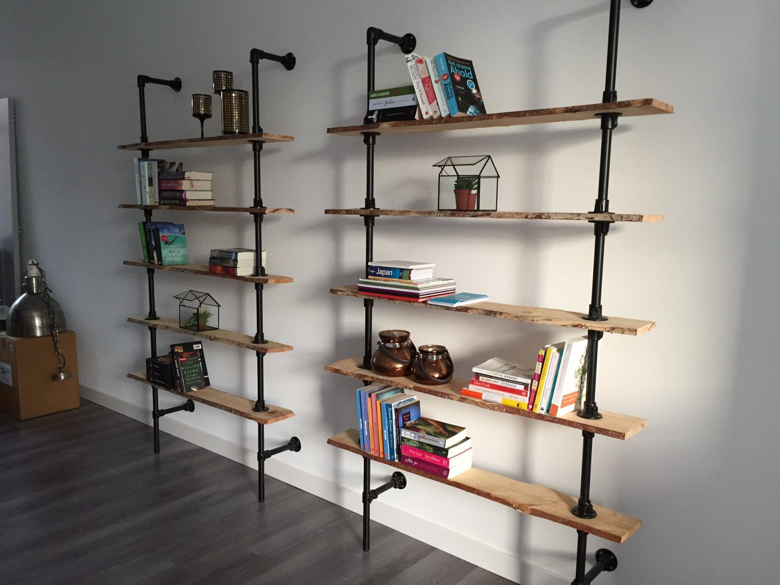 Industriële wandkast / boekenkast
