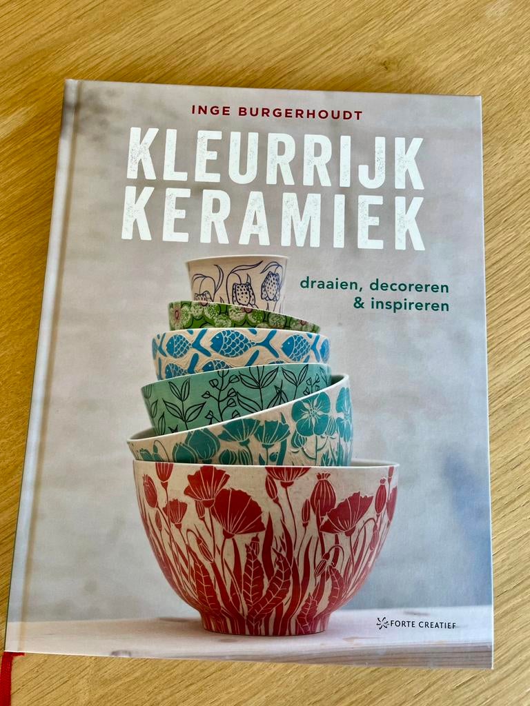 Kleurrijk Keramiek - Inge Burgerhoudt, Ophalen of Verzenden, Zo goed als nieuw