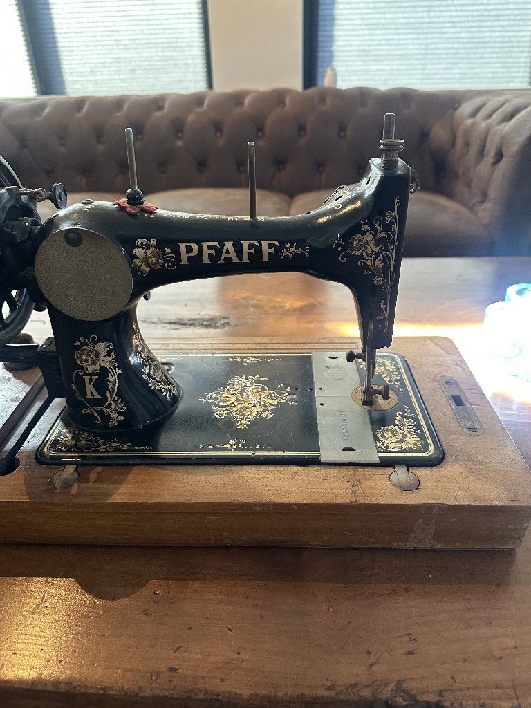 Antieke PFAFF Naaimachine - Decoratief en Uniek, Ophalen