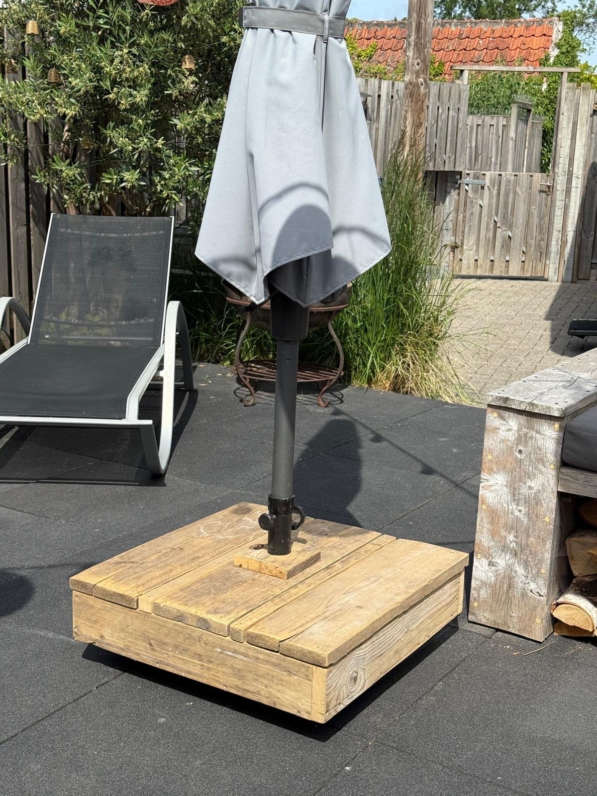 Robuuste steigerhouten parasolvoet, Tuin en Terras, Ophalen, Gebruikt, Parasolvoet