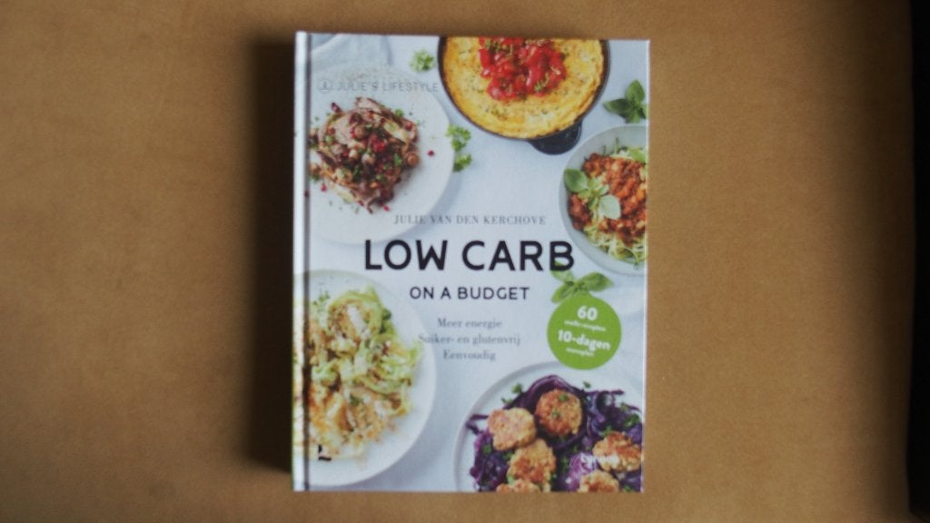 Low Carb - On a budget - Nederlands - Julie's Lifestyle, Ophalen of Verzenden, Zo goed als nieuw, Julie van den Kerchove, Hoofdgerechten