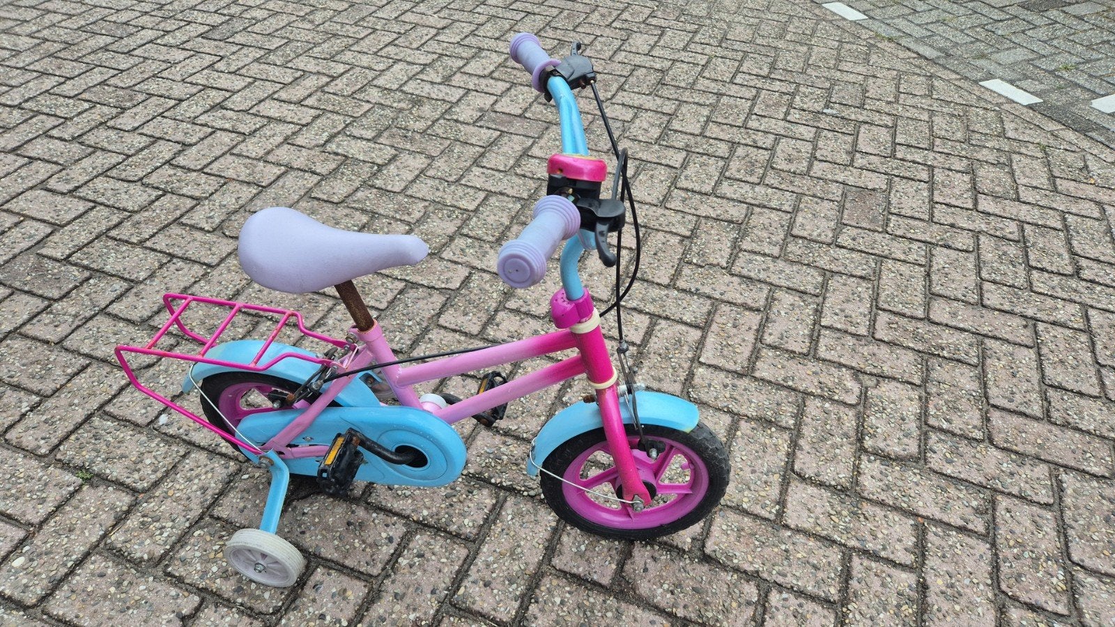 Kinderfiets met zijwieltjes roze paars blauw GRAAG VANDAAG, Fietsen en Brommers, Fietsen | Kinderfietsjes, Ophalen, Zijwieltjes