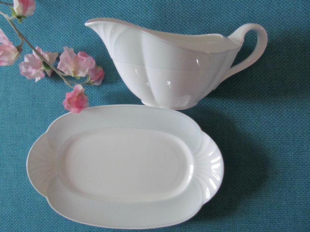 Villeroy & Boch Heinrich Delta Sauskom + Serv. Schaal, Keramiek, Ophalen of Verzenden, Zo goed als nieuw, Kom(men)