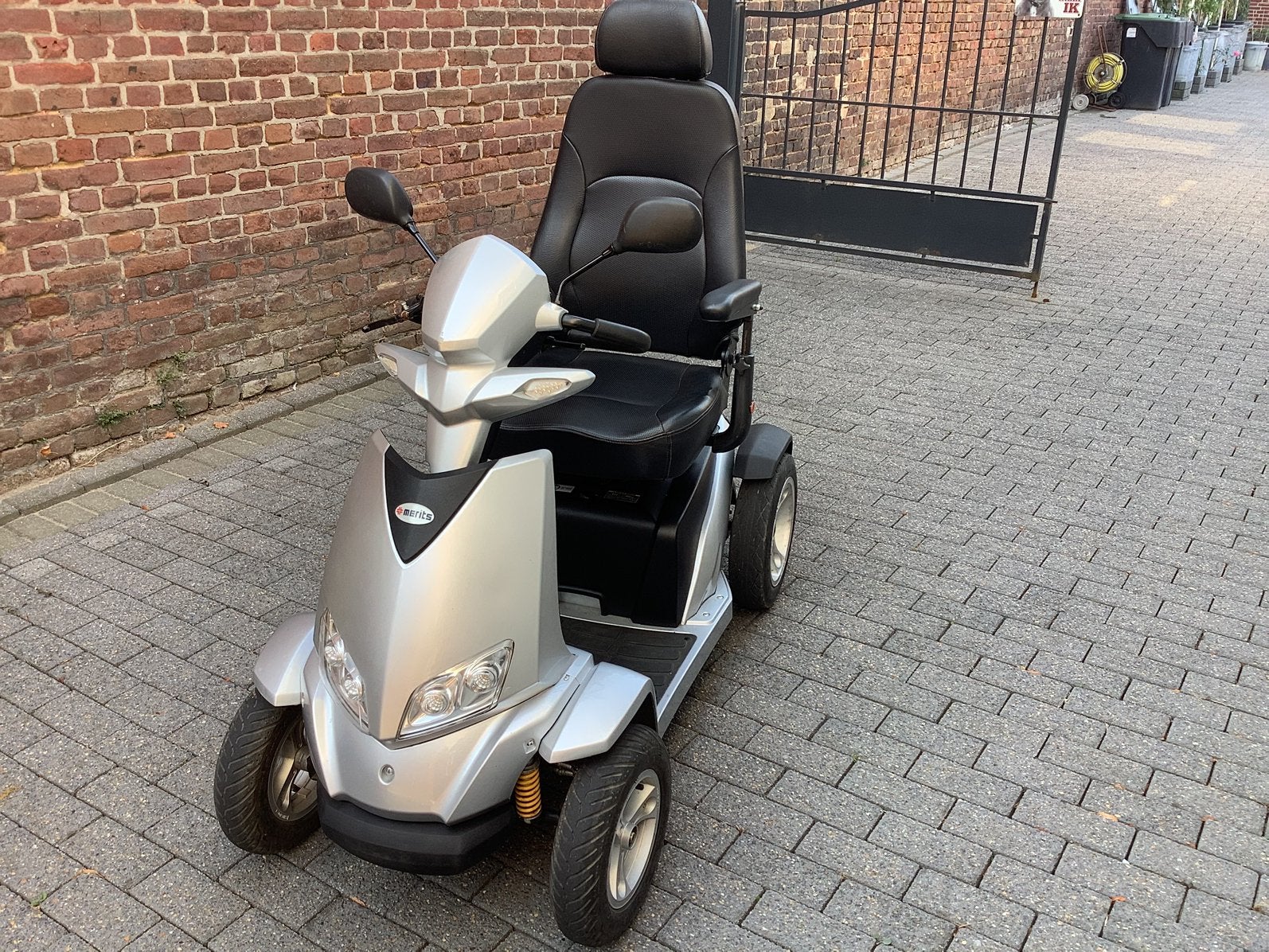 Goed rijdende merits scootmobiel, Ophalen, Zo goed als nieuw