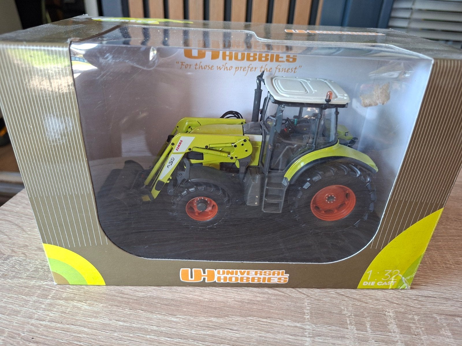Claas Arion 430 met voorlader - Universal Hobbies 1:32, Hobby en Vrije tijd, Ophalen of Verzenden