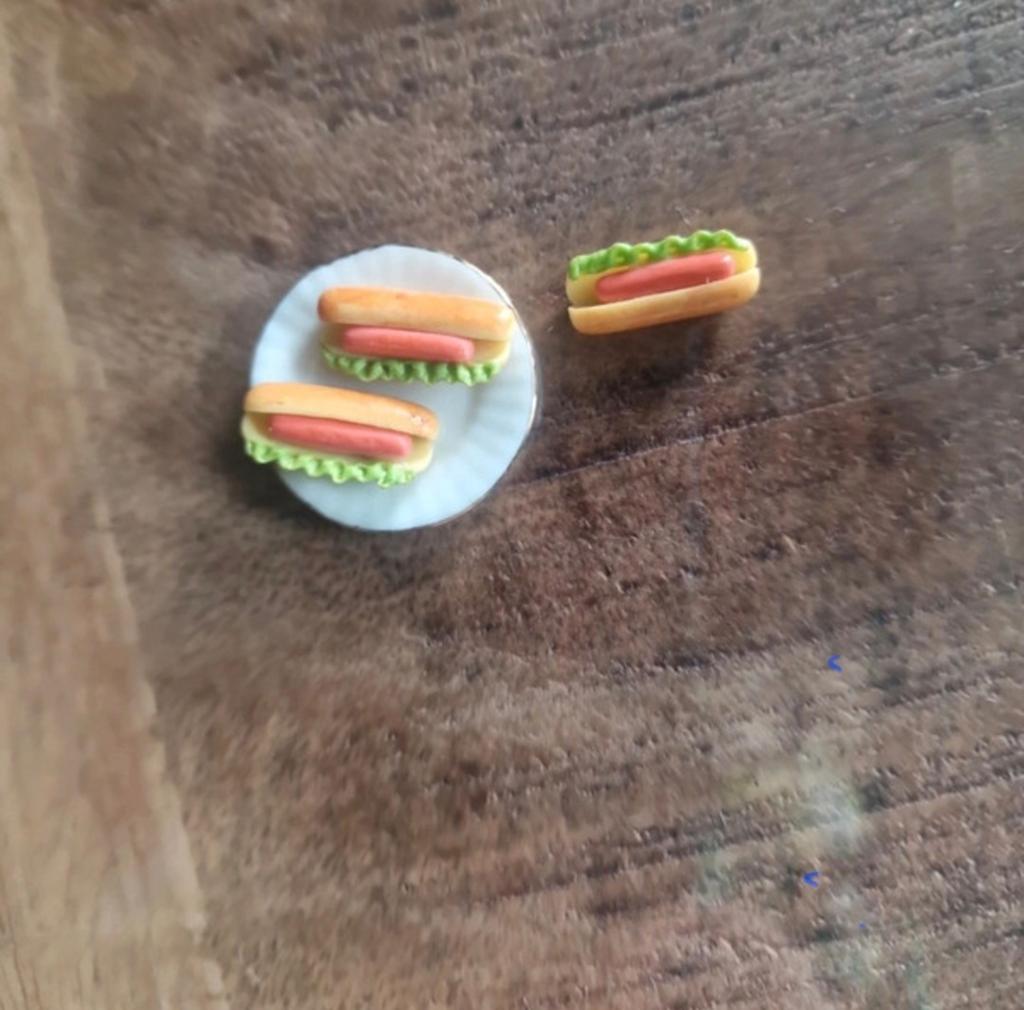 3x Worstenbroodje op bordje - Poppenhuis miniatuur, Ophalen of Verzenden