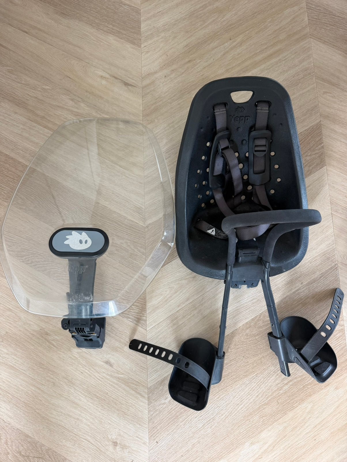 Yepp Mini fietsstoeltje met windscherm, Fietsen en Brommers, Ophalen, Gebruikt, Voetsteuntjes, Voorzitje