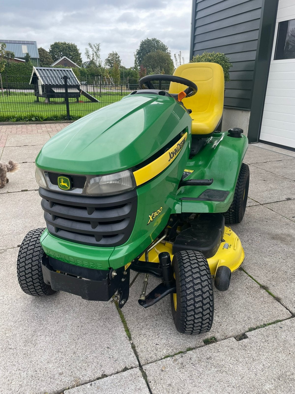 Zeer nette John deere x300 met mulch maaidek, Ophalen, Zo goed als nieuw, Elektrische starter, 90 tot 120 cm
