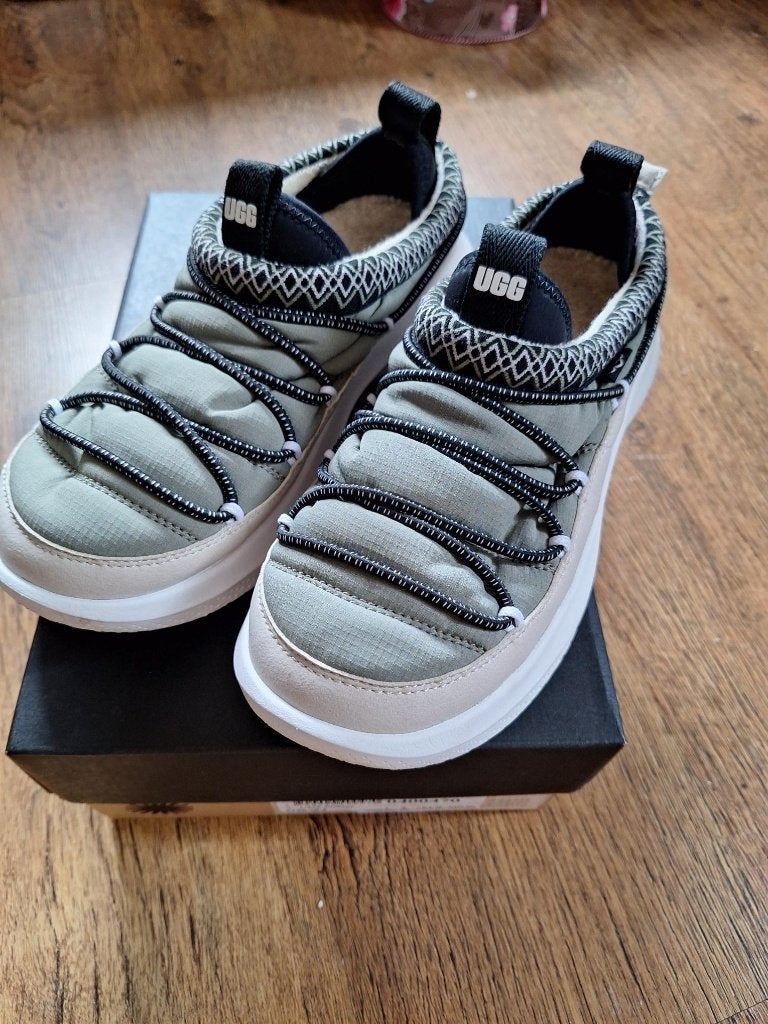 Aparte groene sneakers van Ugg, maat 39 (8), UGG, Ophalen of Verzenden, Groen, Sneakers of Gympen