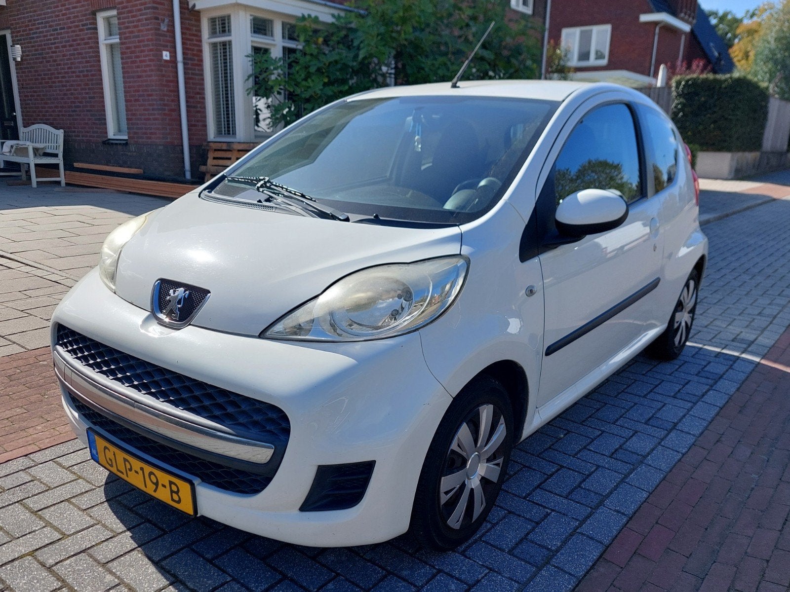 Peugeot 107 1.0 12V E-vti 68PK 3DR 2012 Wit, Voorwielaandrijving, Dealer onderhouden, Stof, 4 stoelen