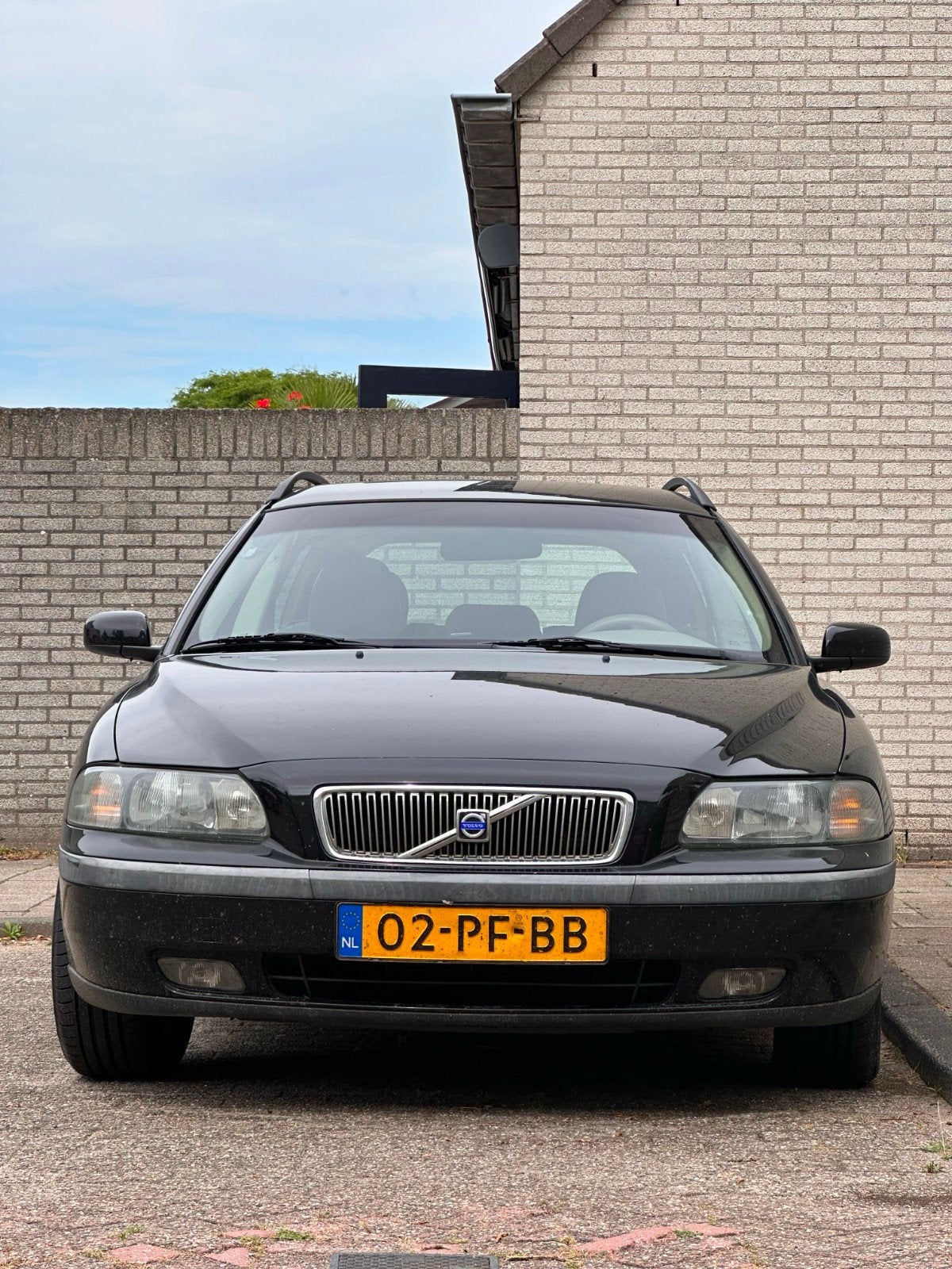Volvo V70 2.4 140PK Bi-fuel 2004 Zwart, Auto's, Voorwielaandrijving, 1800 kg, Beige, Automatische klimaatregeling
