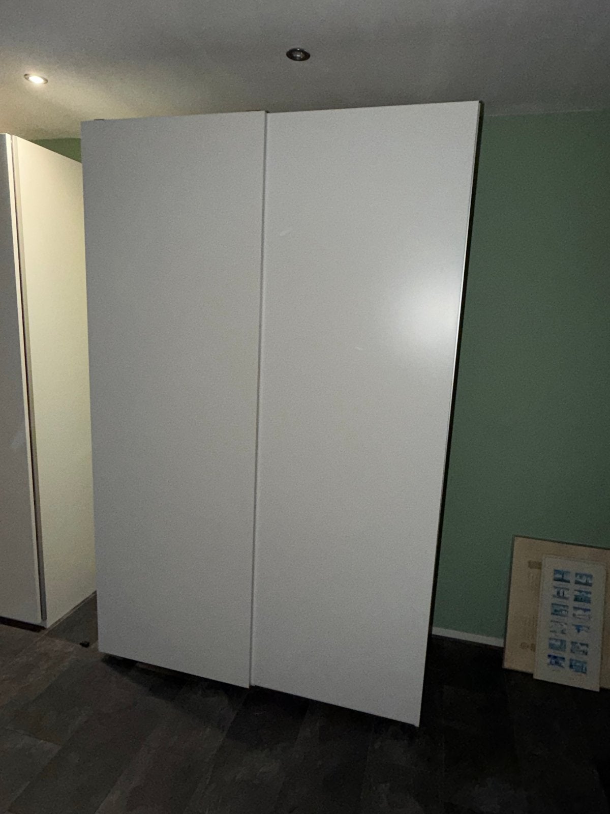 Mooie degelijke kledingkast met schuifdeuren