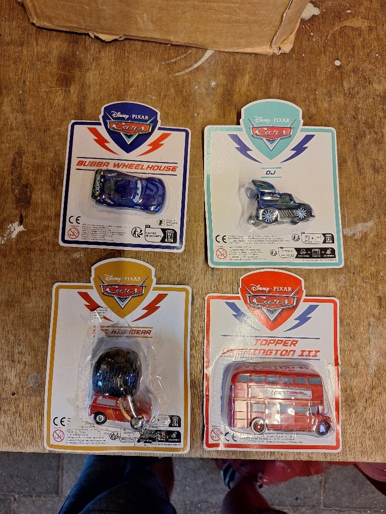 Oude Disney Cars plastic auto's bus in verpakkingen, Kinderen en Baby's, Speelgoed | Speelgoedvoertuigen, Ophalen of Verzenden