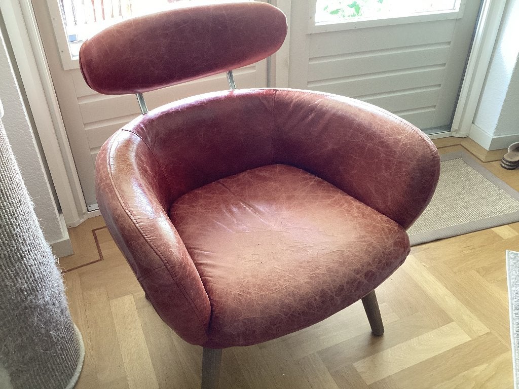 rood leren fauteuil met houten poten, Huis en Inrichting, Fauteuils, Ophalen, Gebruikt, 75 tot 100 cm, 50 tot 75 cm