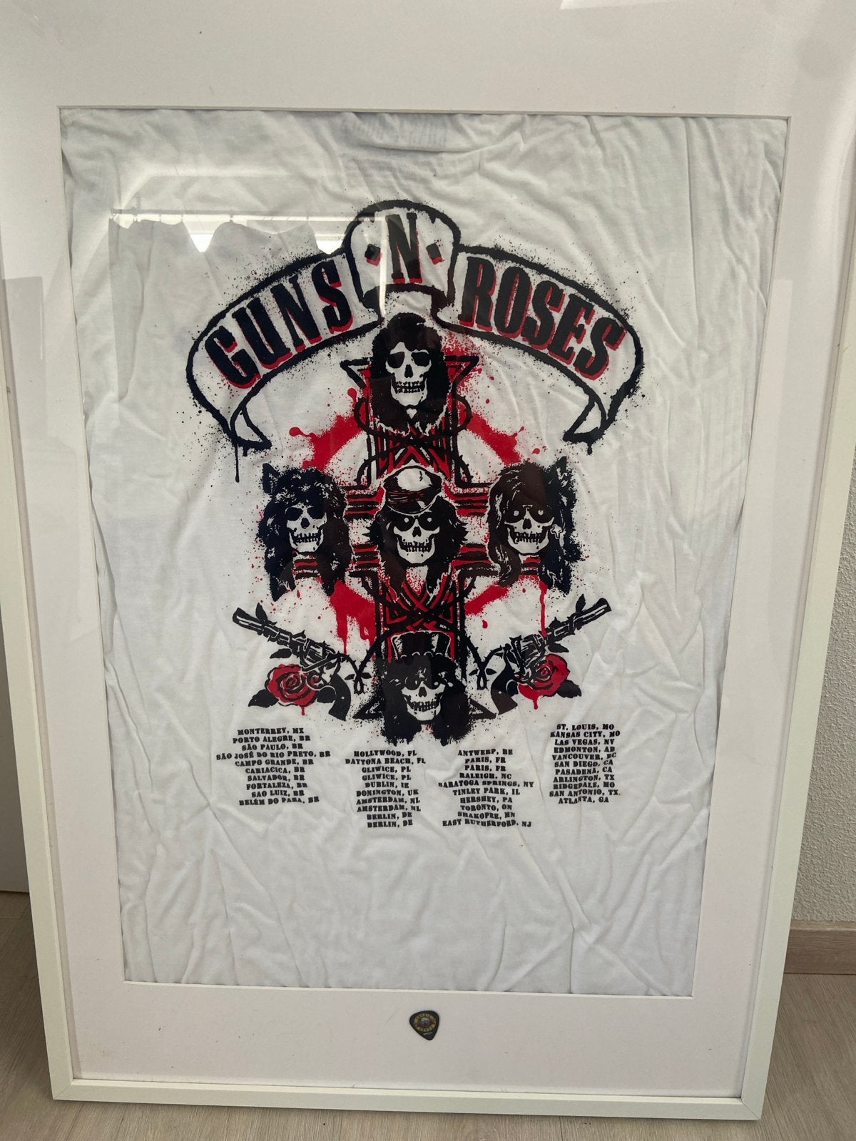 Ingelijst Guns N' Roses Tour T-shirt XXL & plectrum, Gebruikt, Overige typen, Ophalen of Verzenden, 75 – 100