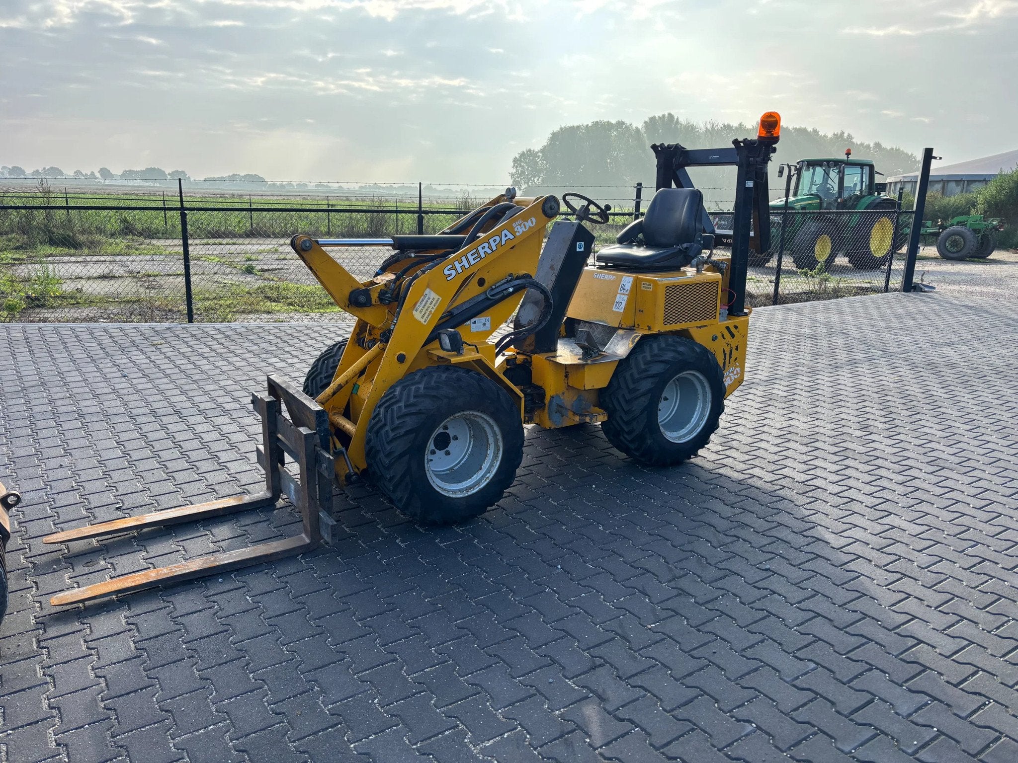 SHERPA 300 PLUS 300 shovel (bj 2010), Wiellader of Shovel