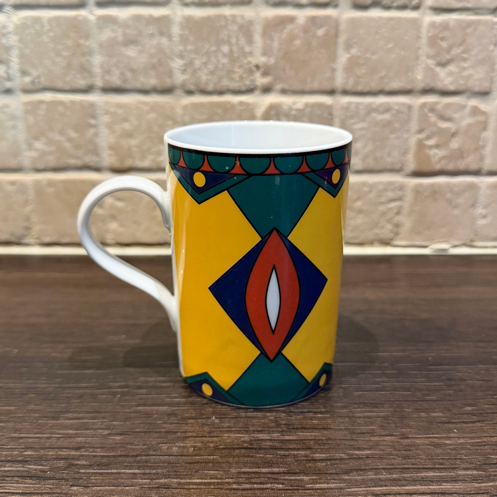KAHLA Mok met Geometrisch Patroon - Kleurrijk Design, Huis en Inrichting, Keuken | Servies, Gebruikt, Ophalen of Verzenden, Overige stijlen