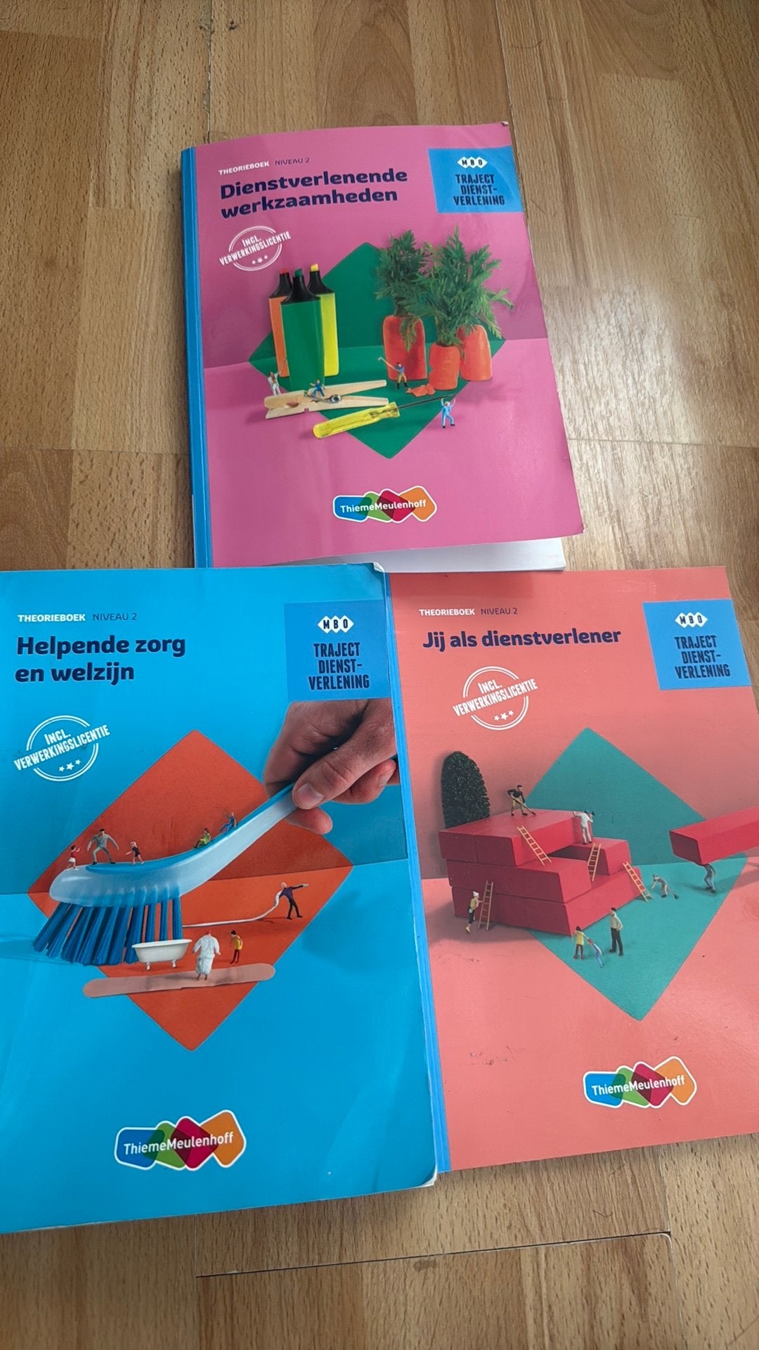 Helpende zorg en welzijn boeken niveau 2, Boeken, Schoolboeken, Ophalen, Zo goed als nieuw, Overige niveaus