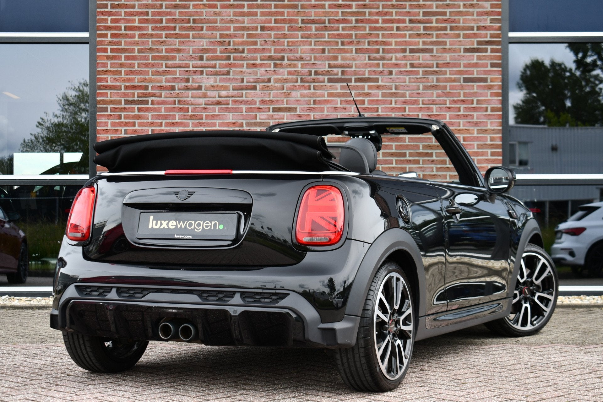 MINI Cabrio 2.0 Cooper S JCW-pack ACC HUD H/K Carplay Camera, 1300 kg, Gebruikt, Zwart, 4 cilinders