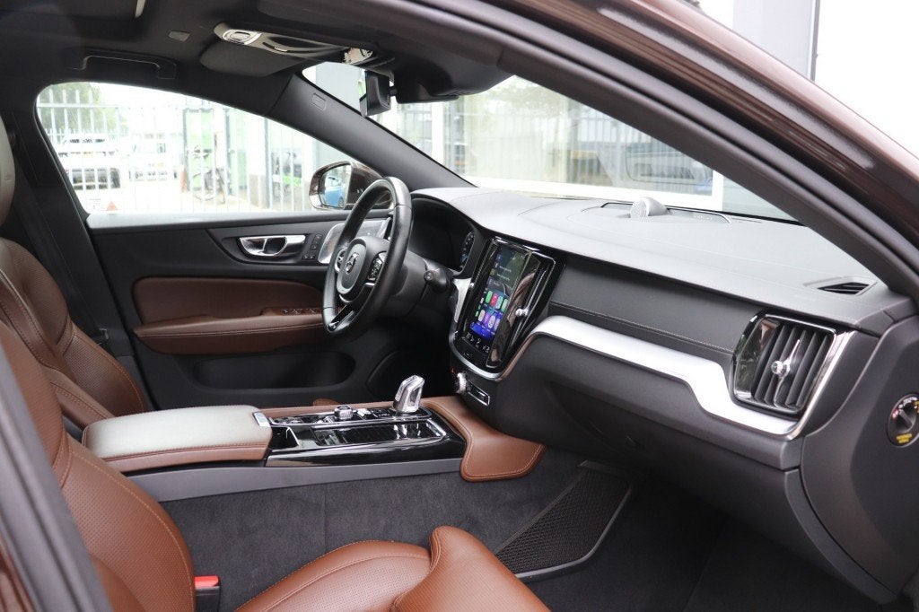 Volvo V60 2.0 T8 Twin Engine AWD Inscription (391PK)/ORIG.NL, Auto's, Automaat, Parkeerassistent, Gebruikt, 4 cilinders