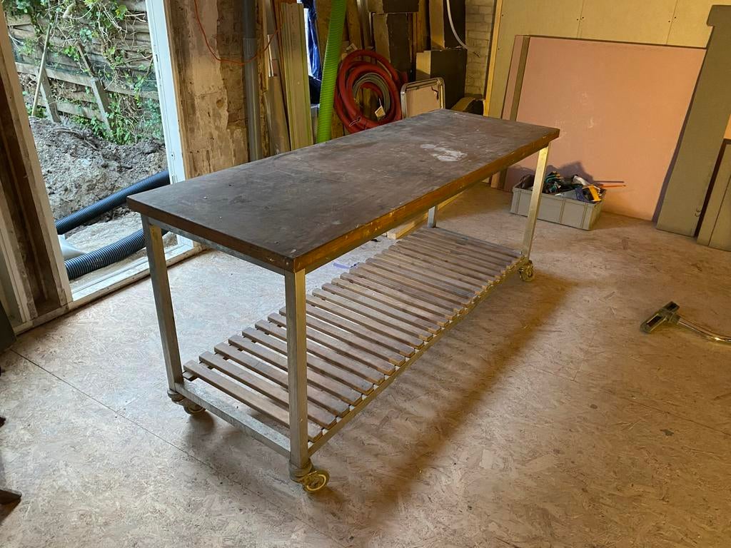 Robuuste werkbank met wielen en opbergrek, Doe-het-zelf en Verbouw, Werkbanken, Gebruikt, Minder dan 70 cm, Ophalen