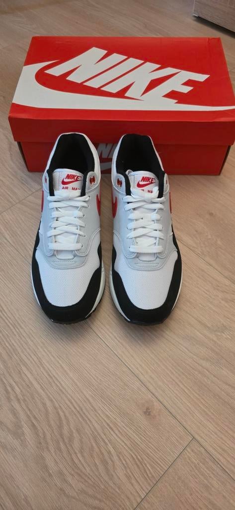 Nike Air Max 1 Nieuw White University Red mt 8.5 42, Wit, Nike, Nieuw, Ophalen of Verzenden