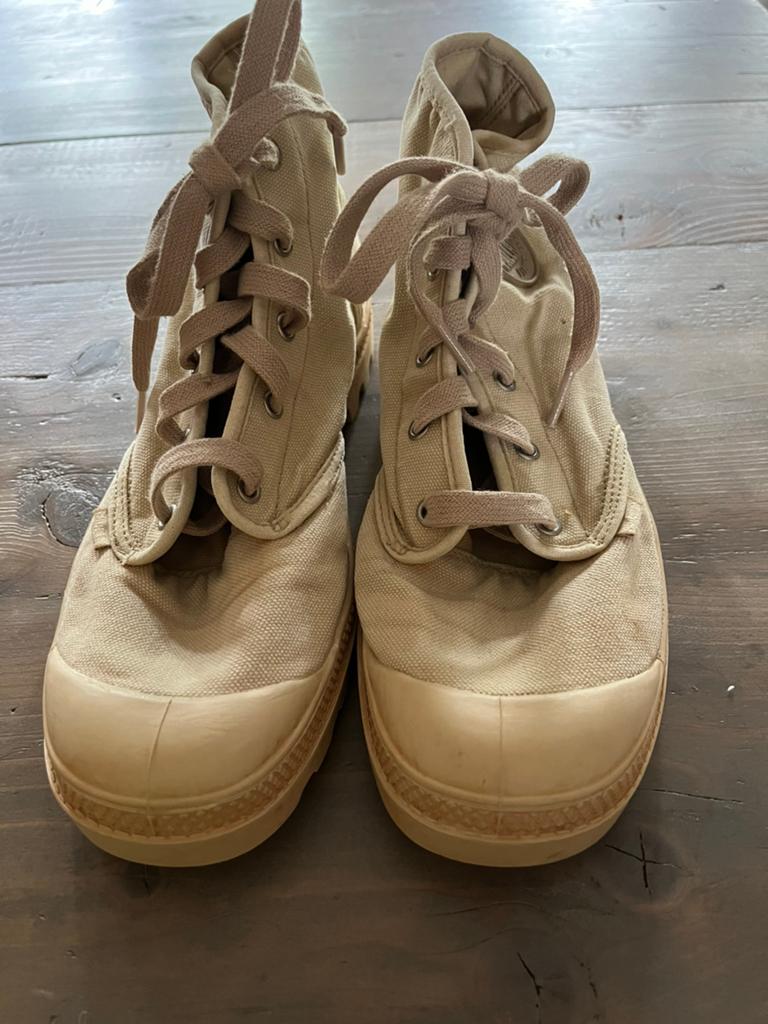 Palladium boots Ecru/ zand mt.42, Overige kleuren, Overige typen, Ophalen of Verzenden, Zo goed als nieuw