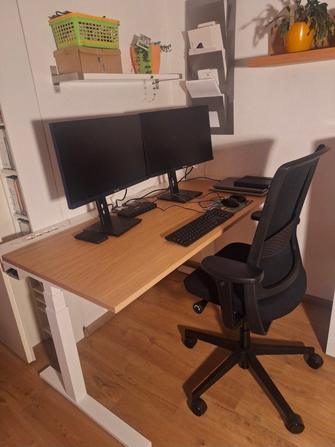 Complete thuiswerkplek – elektrisch bureau + 2 schermen, Ophalen, Elektrisch