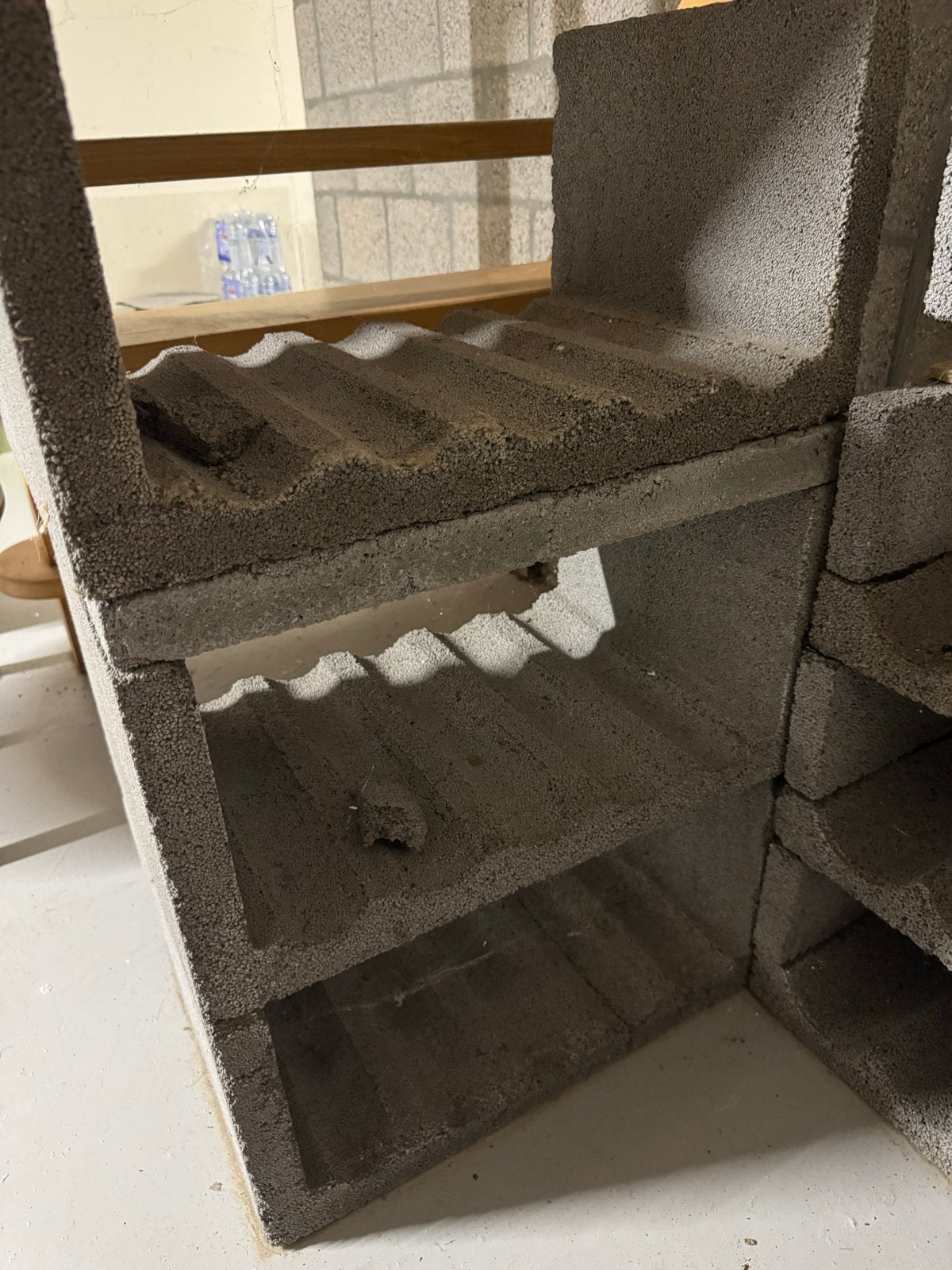 Wijnrek van betonblokken - Modulair en robuust, Huis en Inrichting, Ophalen, Gebruikt, 25 flessen of meer, Overige materialen