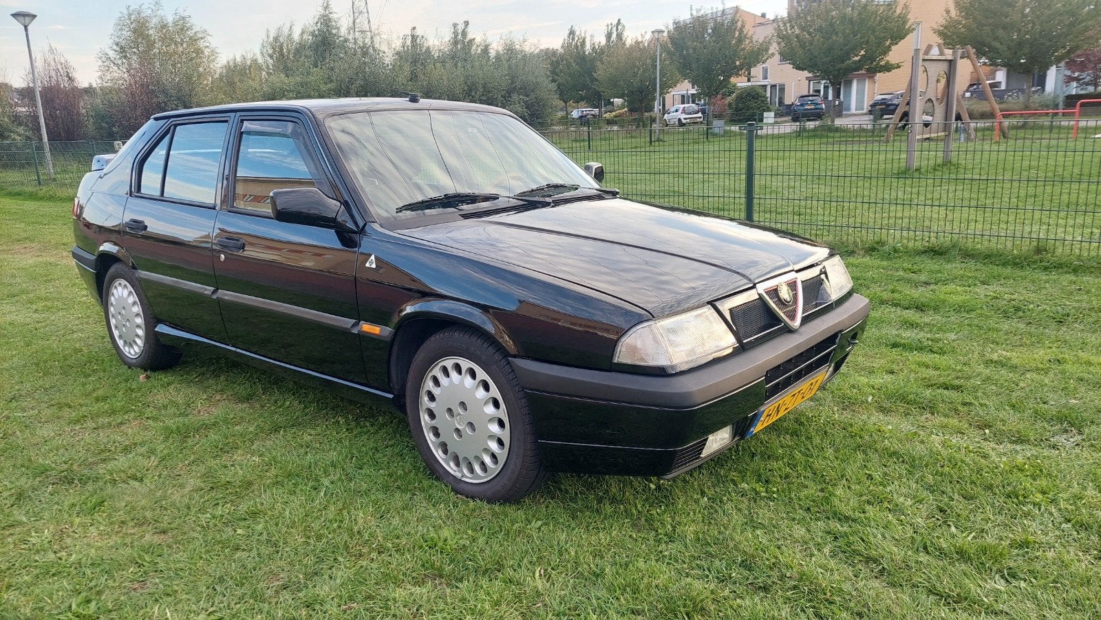 ALFA 33 1.7 BOXER 16V QV#NLAUTO#129DKM NAP#TOPSAAT#INRUIL M, Auto's, Voorwielaandrijving, Zwart, 129 pk, Metallic lak