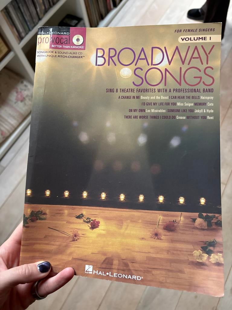Broadway Songs Volume I bladmuziek voor zangeressen, Muziek en Instrumenten, Bladmuziek, Gebruikt, Thema, Filmmuziek en Soundtracks