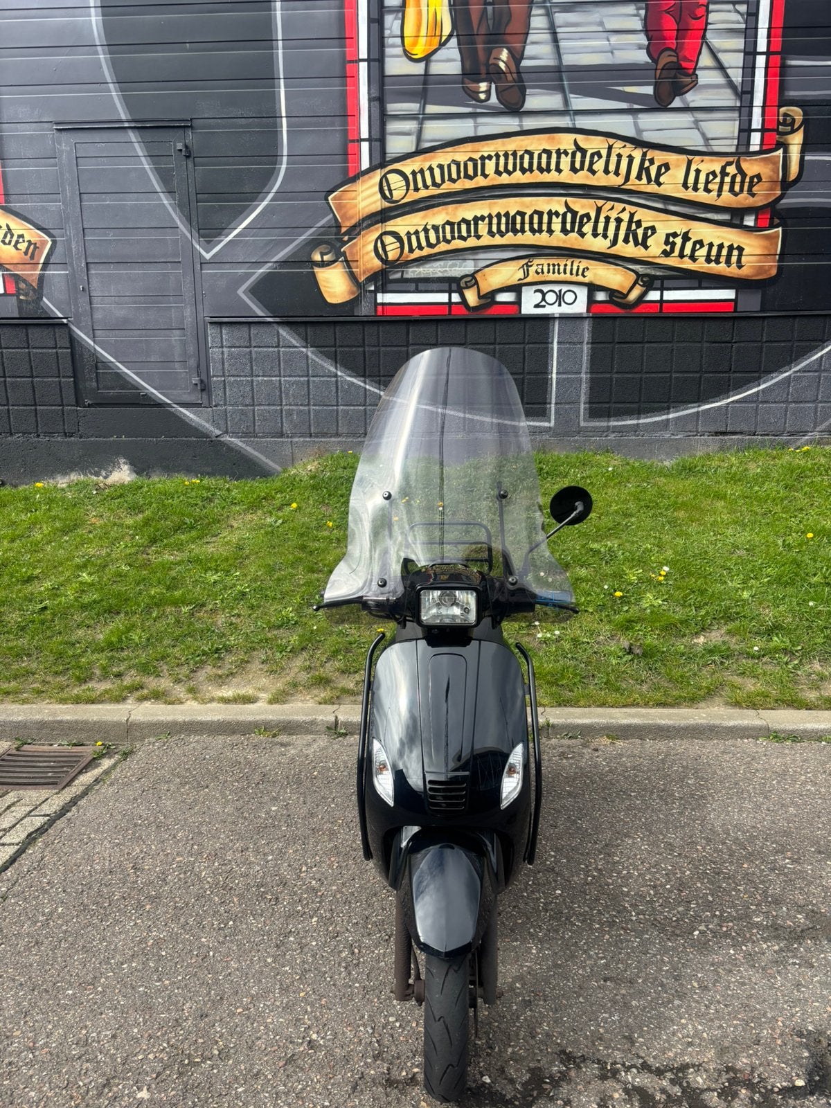 Riya Vespa look black on black snorscooter., Fietsen en Brommers, Overige merken, Gebruikt, Ophalen of Verzenden, Benzine
