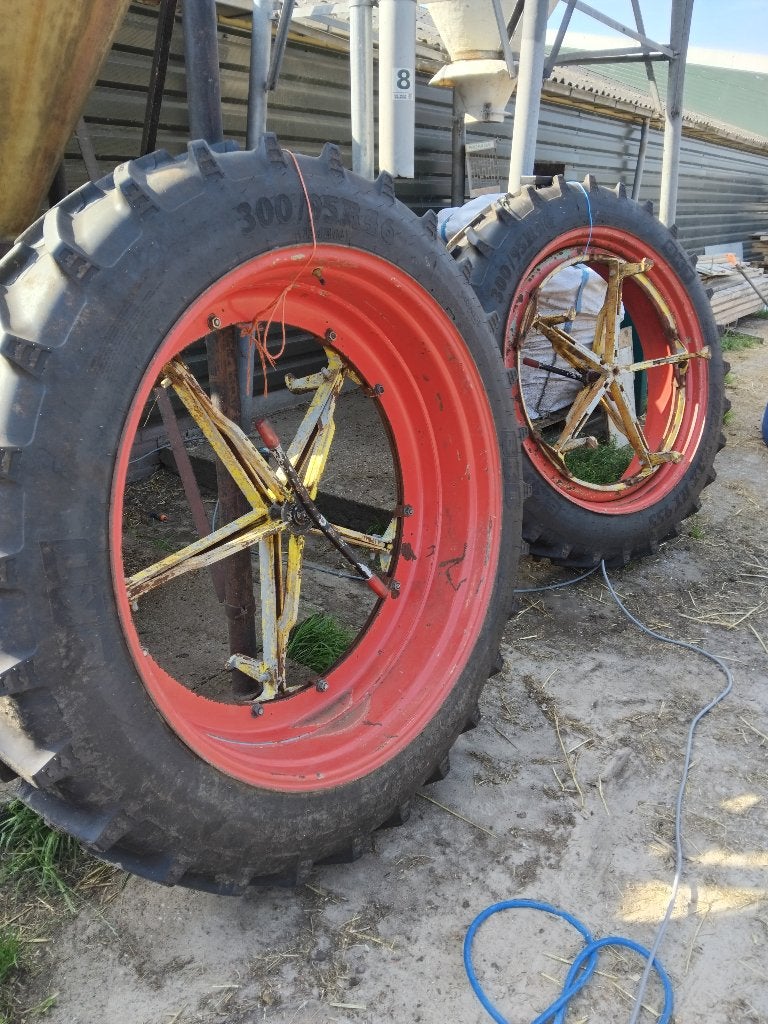 Dubbellucht 300/95 R46, Zakelijke goederen, Agrarisch | Onderdelen | Banden, Velgen en Assen, Ophalen