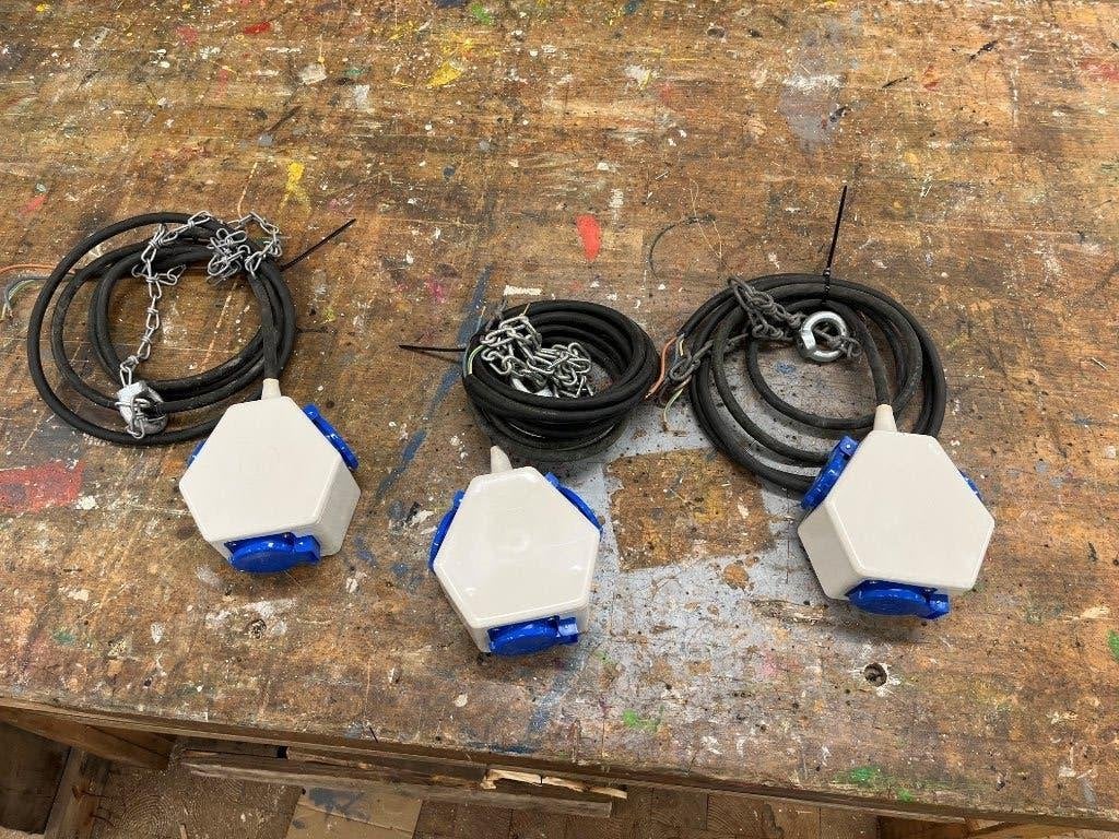 3 stuks Hangende verdeeldoos, 3x 220v, Ophalen of Verzenden, Gebruikt, Stopcontact