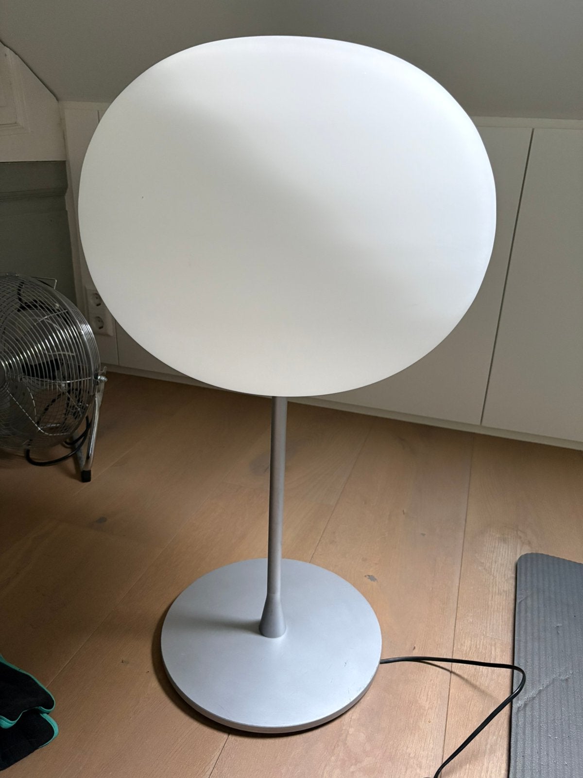 Flos glo-ball tafellamp T2, prachtig tijdloze lamp, Ophalen, Gebruikt, E27 (groot), Metaal