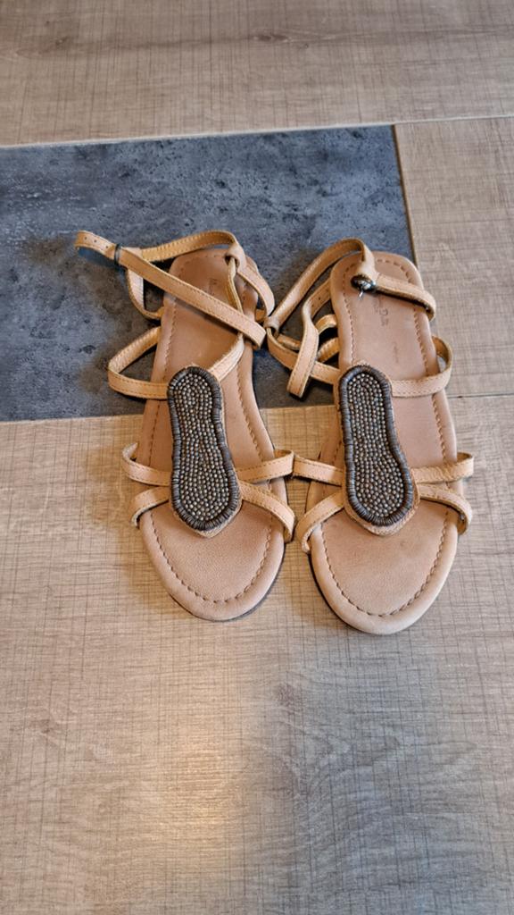 Massimo Dutti Leren Sandalen  maat 38. - Zo goed als nieuw, Kleding | Dames, Schoenen, Ophalen of Verzenden, Zo goed als nieuw