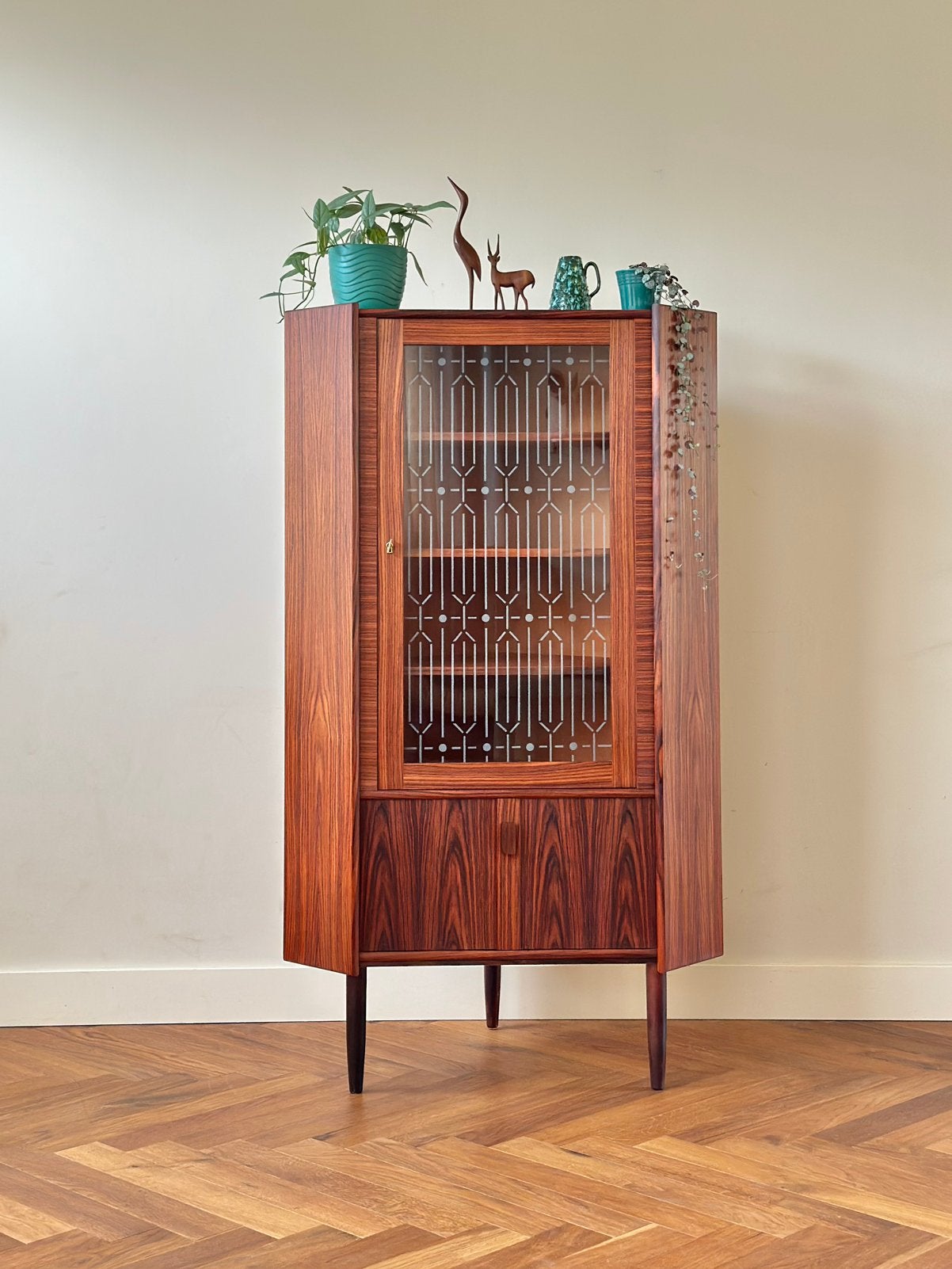 Vintage hoekkast Deens pallisander hout jaren 50/60/70, Huis en Inrichting, Kasten | Wandmeubels, Ophalen, Zo goed als nieuw, Minder dan 150 cm