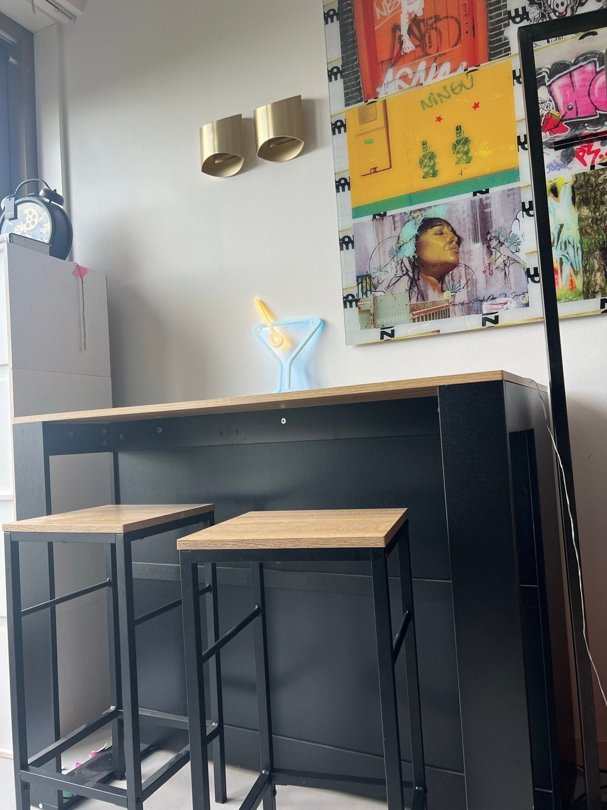 Nette bartafel met opbergruimte en 2 krukken, Huis en Inrichting, Barren, Ophalen of Verzenden, Zo goed als nieuw