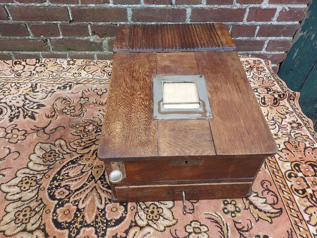 Antieke eikenhouten winkelkassa (kasregister)., Verzenden