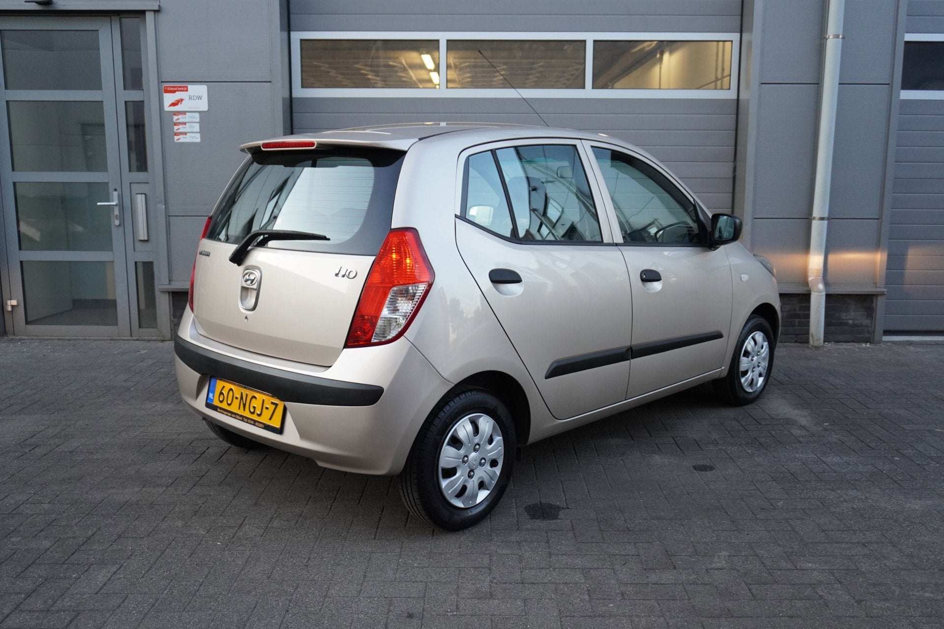 Hyundai I10 1.1 Active Cool | NIEUWE DISTRIBUTIERIEM, Auto's, Hyundai, Gebruikt, 4 cilinders, 400 kg, Leder en Stof