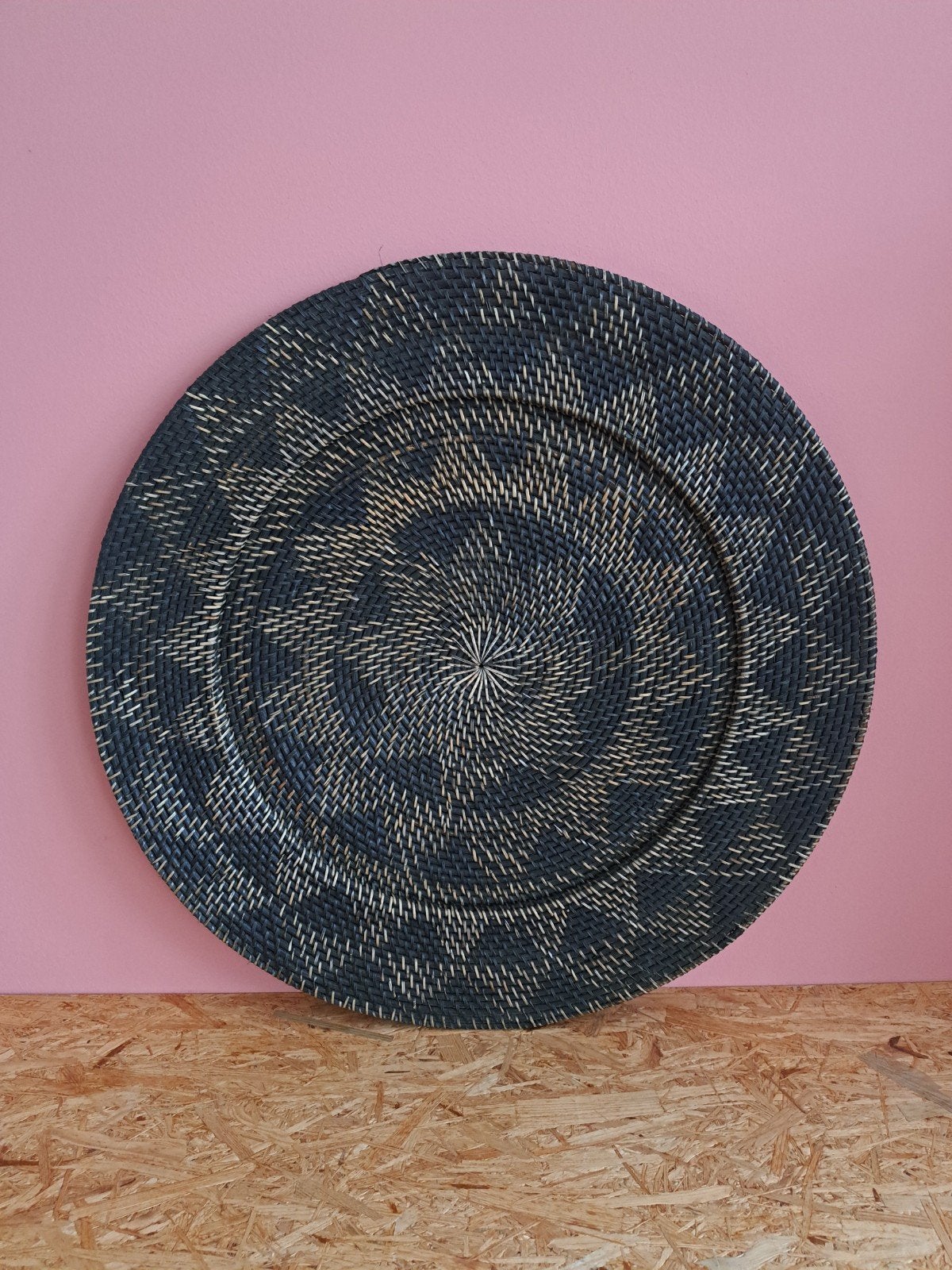 Decoratieve wandhanger van gevlochten rotan, Ophalen, Zo goed als nieuw, Zwart, Natuurlijk materiaal