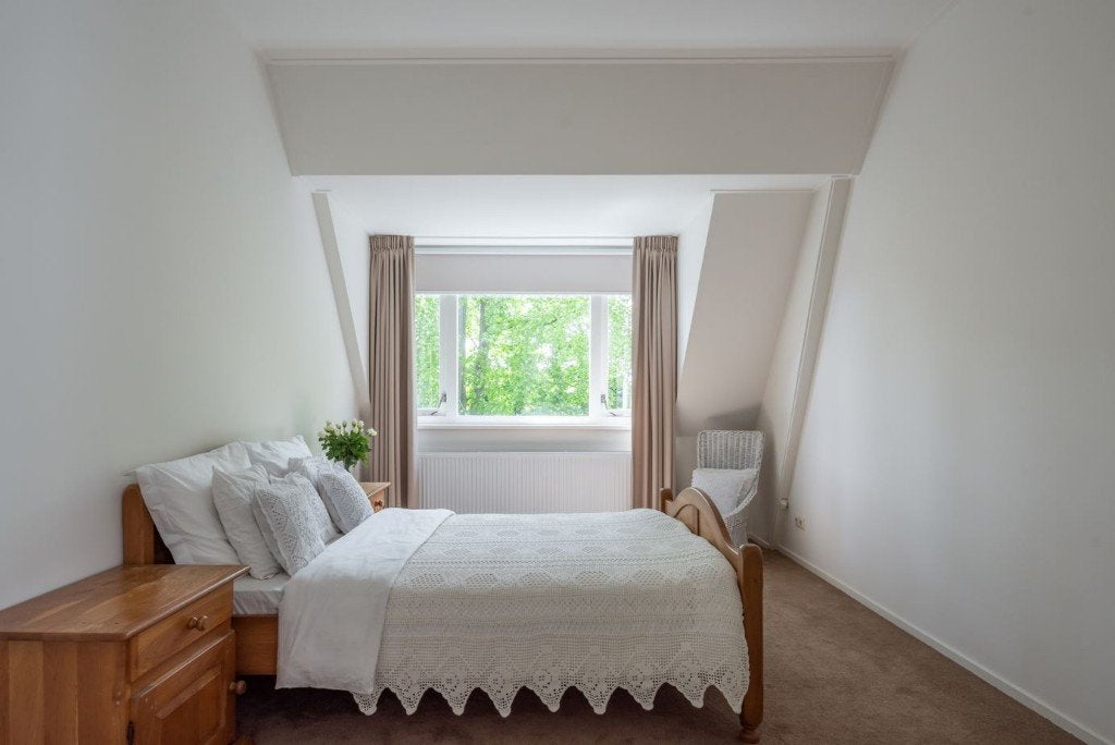 Houten twijfelaar bed, Huis en Inrichting, Eenpersoons, Zo goed als nieuw, Hout, 140 cm