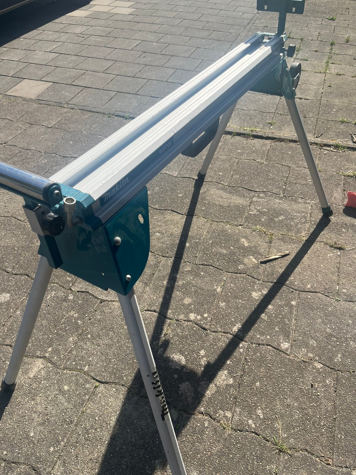 Foto 6 van Makita afkortzaag met onderstel