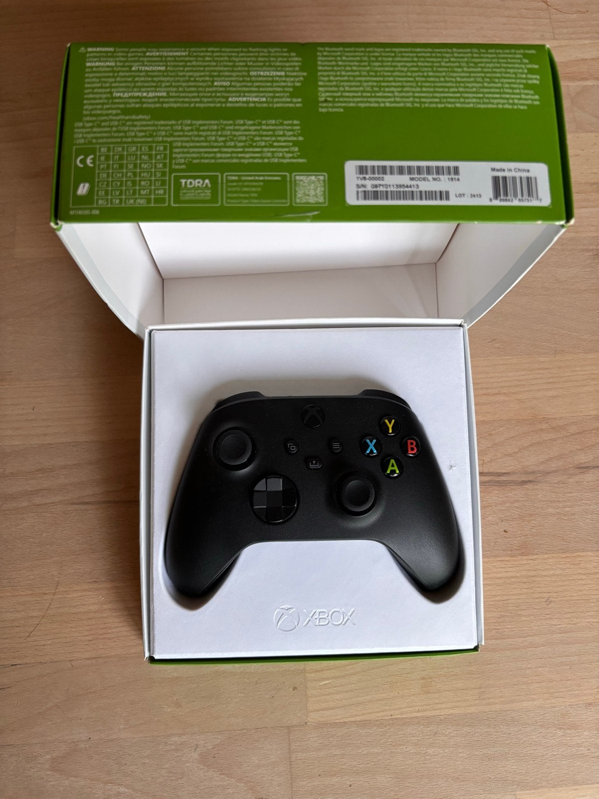 Foto 4 van Xbox Wireless Controller Carbon Black - Zo goed als nieuw