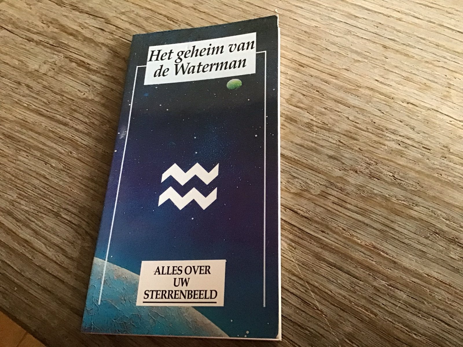 11 de waterman, Boeken, Esoterie en Spiritualiteit, Ophalen of Verzenden, Nieuw, Astrologie, Overige typen