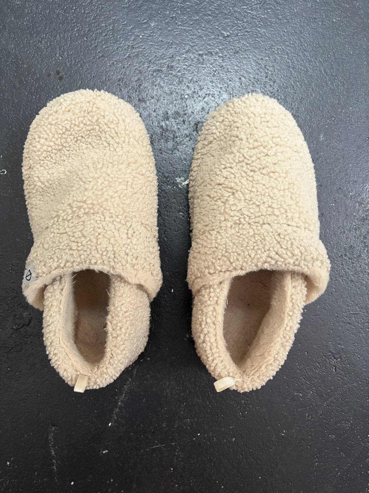 Comfortabele beige pantoffels - Maat 41/42, Ophalen of Verzenden, Zo goed als nieuw, Beige, Pantoffels of Sloffen